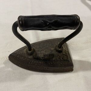 Antique / Vintage- iron - attention collectors